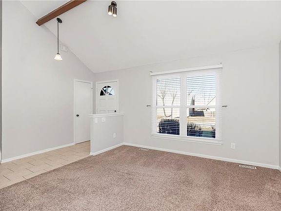 3rd image of 321 SE Greystone Dr