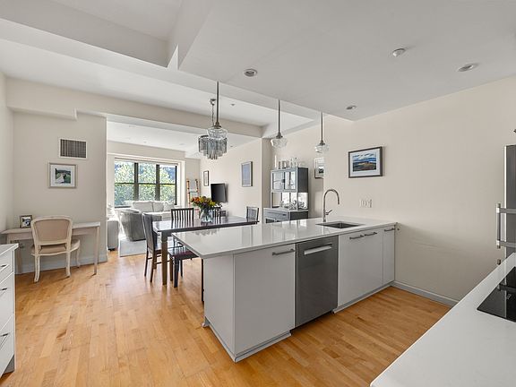5th image of 1166 Washington St APT 301