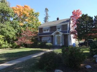 40 Meadow View Dr, Cranston, RI 02920