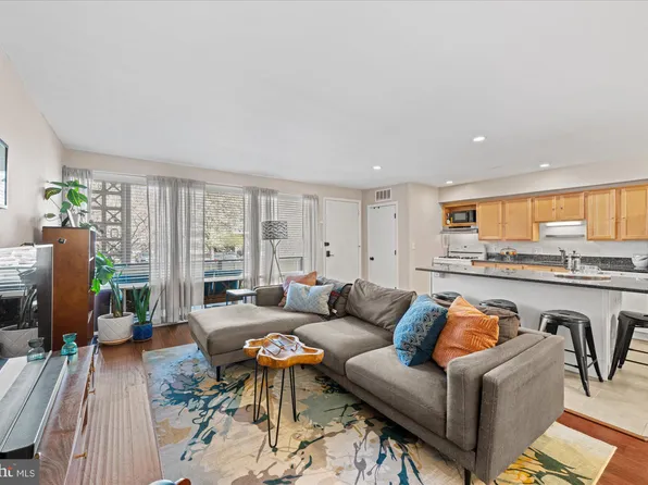 7523 Spring Lake Dr APT C2, Bethesda, MD 20817