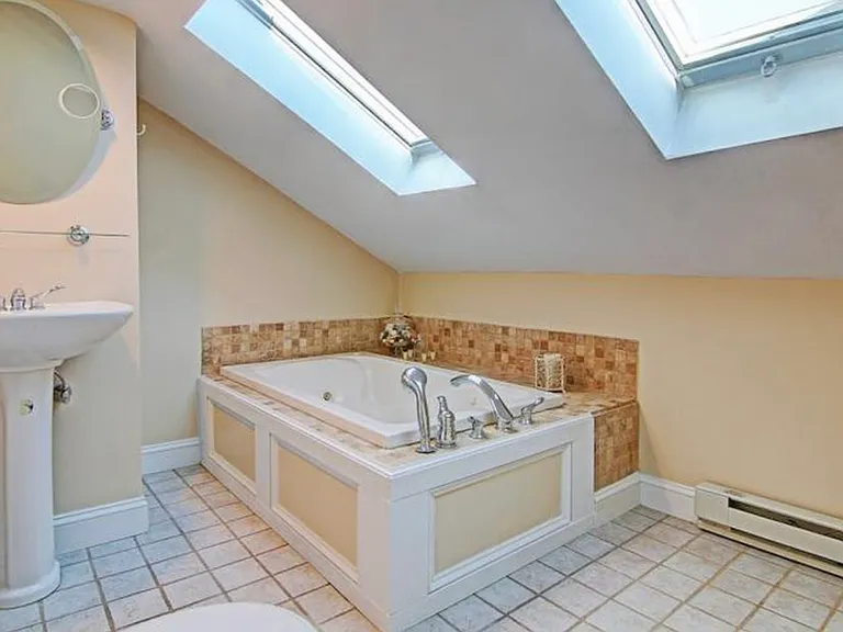 98 Lorimer Ave #2 — Photo 17