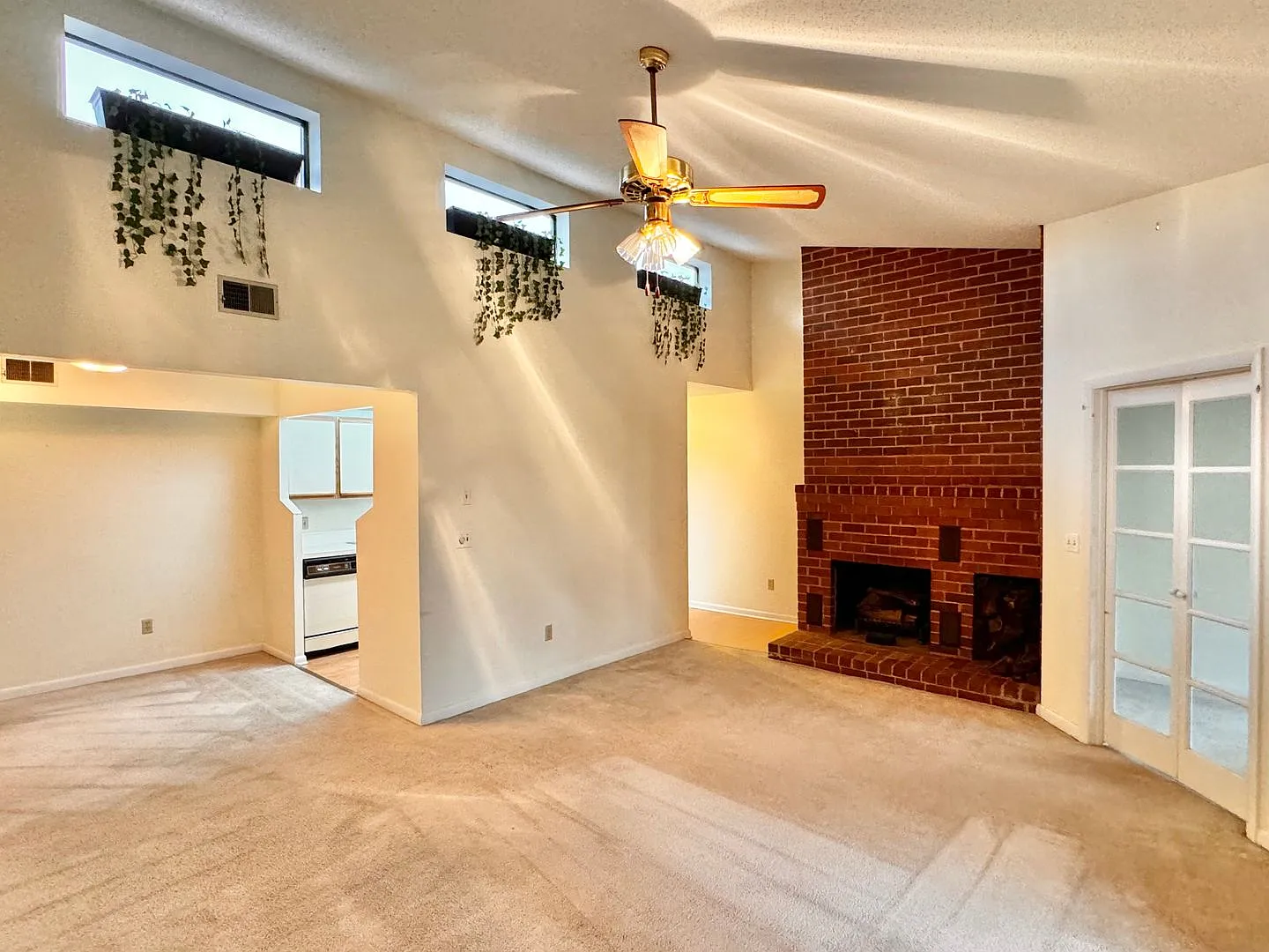 2 Bedroom/2 Bath Condo near shopping with den, community Pool and more! — Photo 1