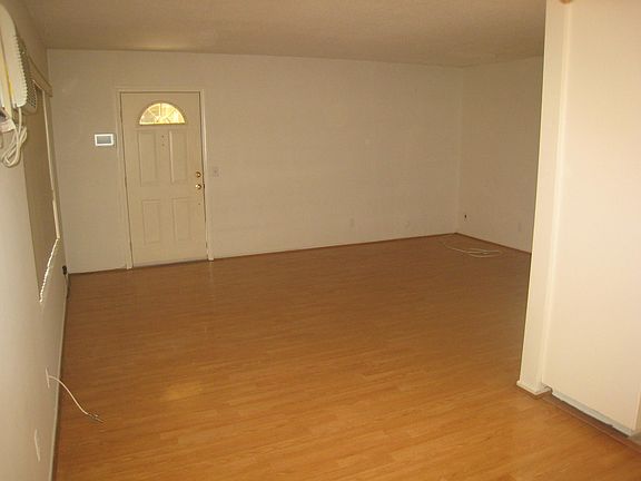 3rd image of 4242 Whitsett Ave APT 2