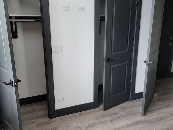 5th image of 6327 S Ingleside Ave #2N