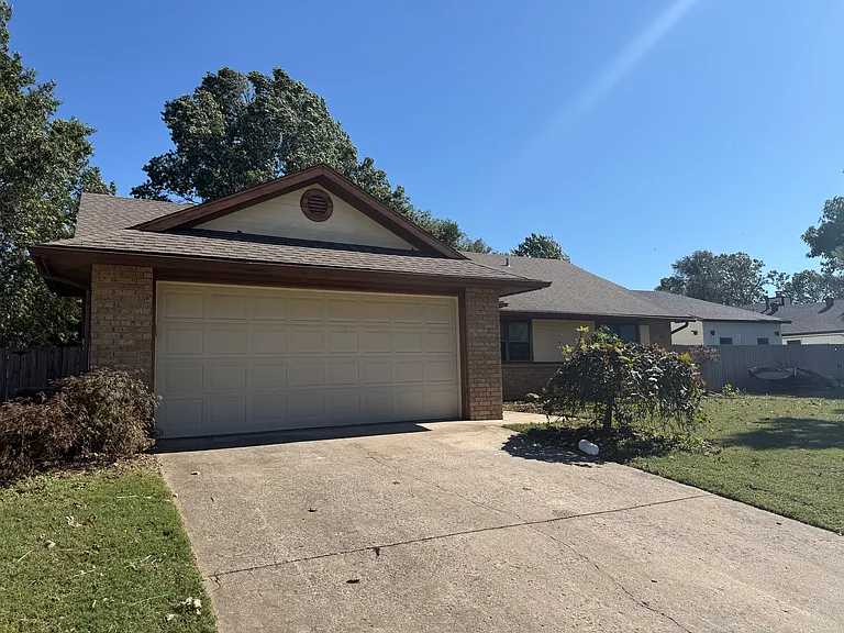 903 N Cardinal Dr — Photo 1