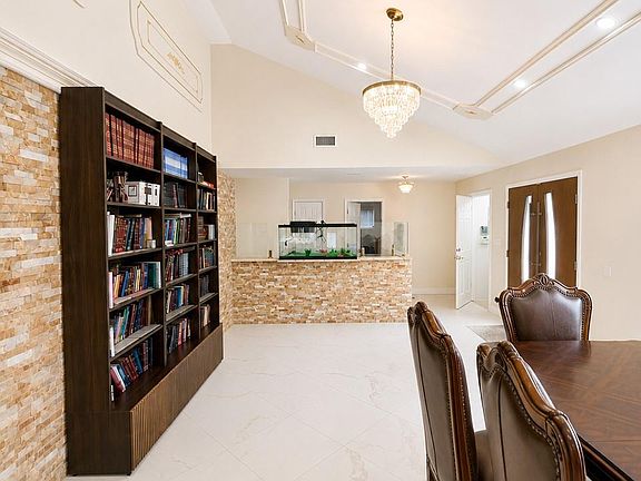 5th image of 886 Woodmere Drive