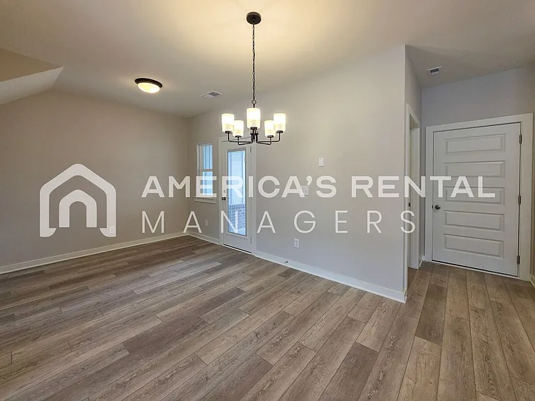 1019 Grand River Blvd W — Photo 21