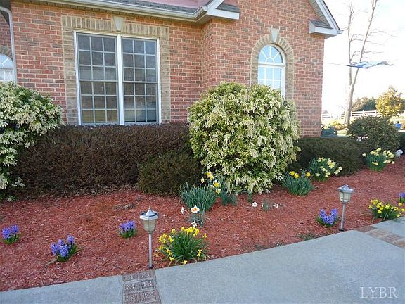 4th image of 414 Mount Haven Dr