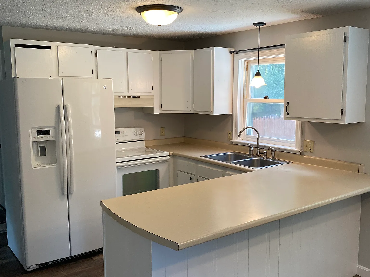 3 bed, 1.5 bath, 1300 sqft, $2,500 — Photo 4