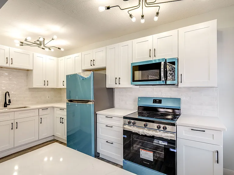 3209 Archwood Avenue 3773 West 33rd St — Photo 37