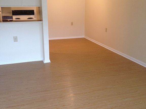 3rd image of 4700 King St