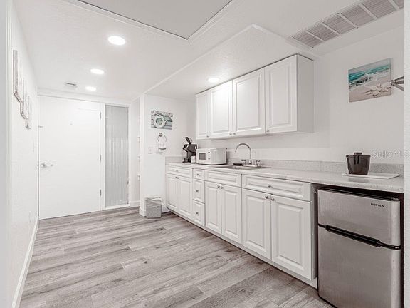 5th image of 17100 Gulf Blvd #361