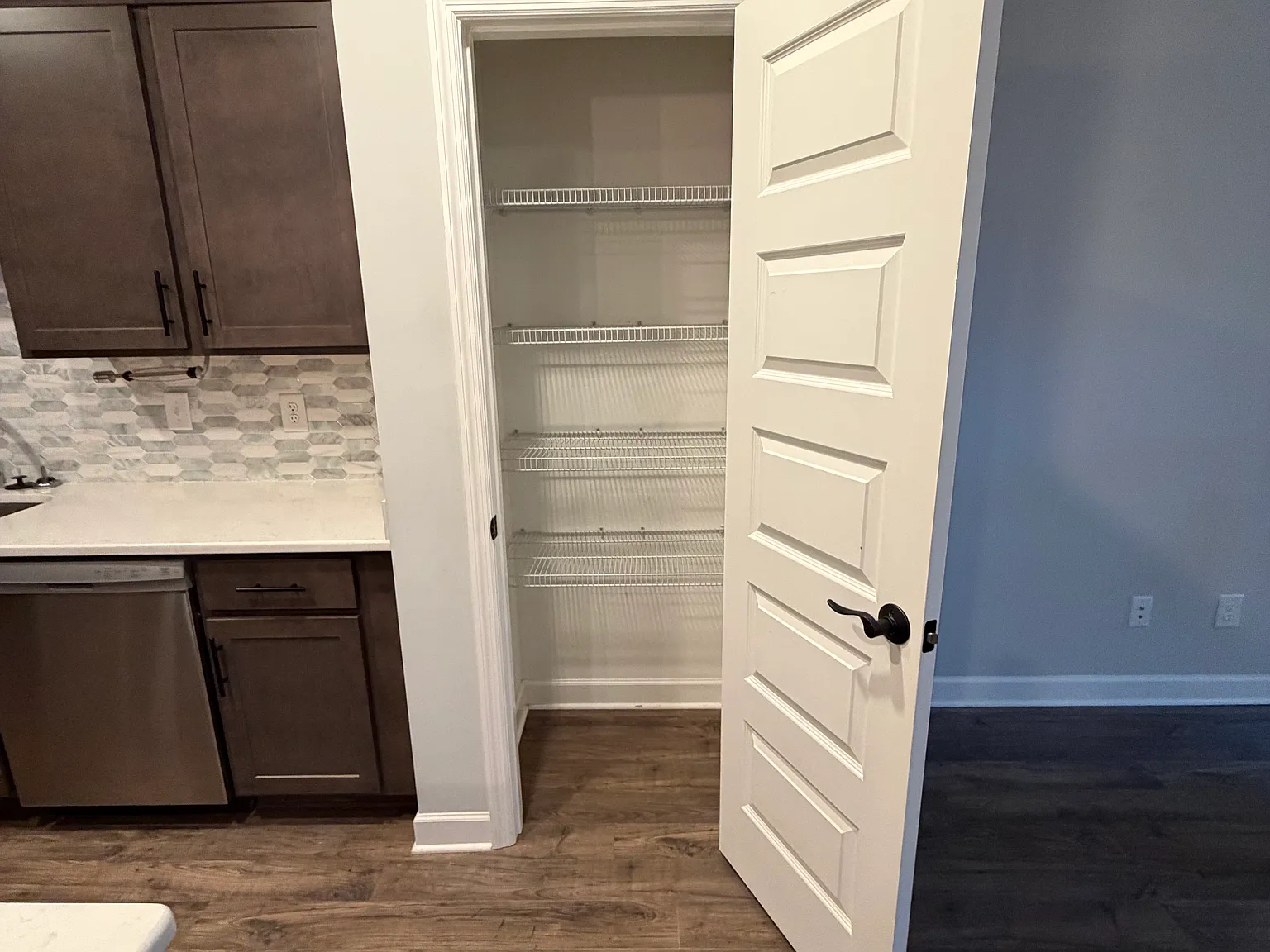 3 bed, 2.5 bath, 1584 sqft, $2,400 — Photo 4