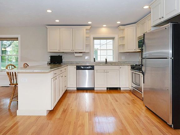 4th image of 138 Holten St #3