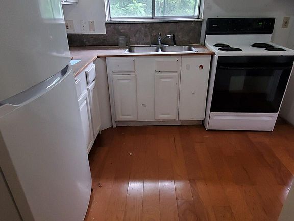 4th image of 659 Bertha Ave