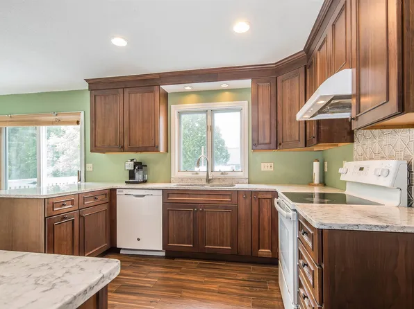 6 Moon Brook Drive, Rutland City, VT 05701