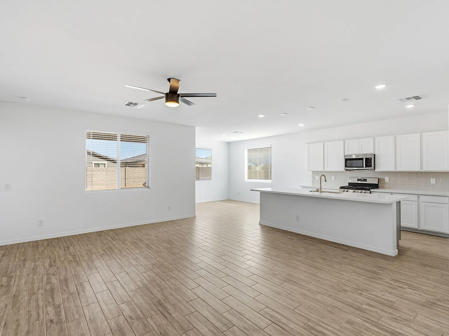 3 bed, 1567 sqft, $2,300 — Photo 4
