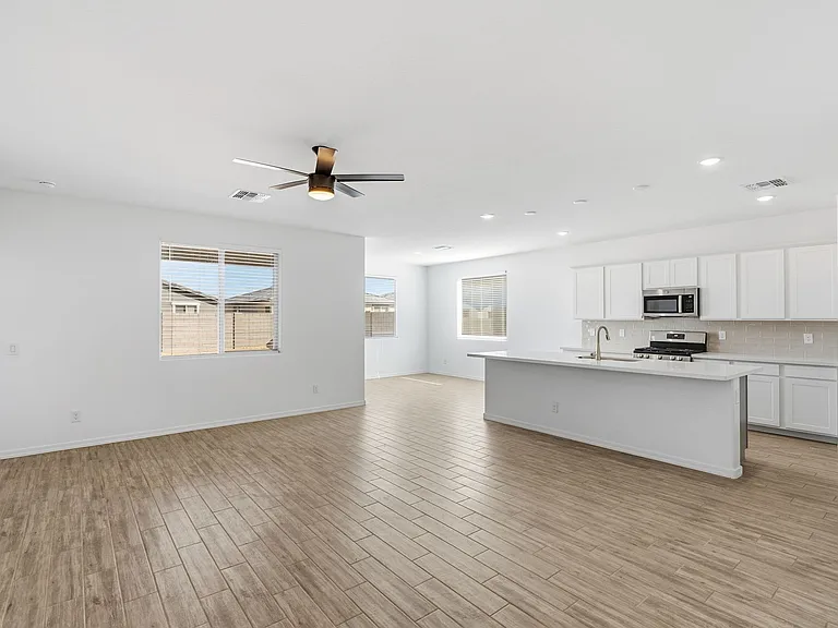 5528 W McNeil St — Photo 4