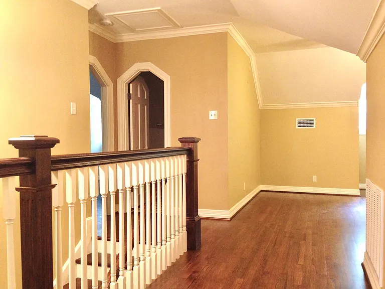 2560 Shirley Ave — Photo 9