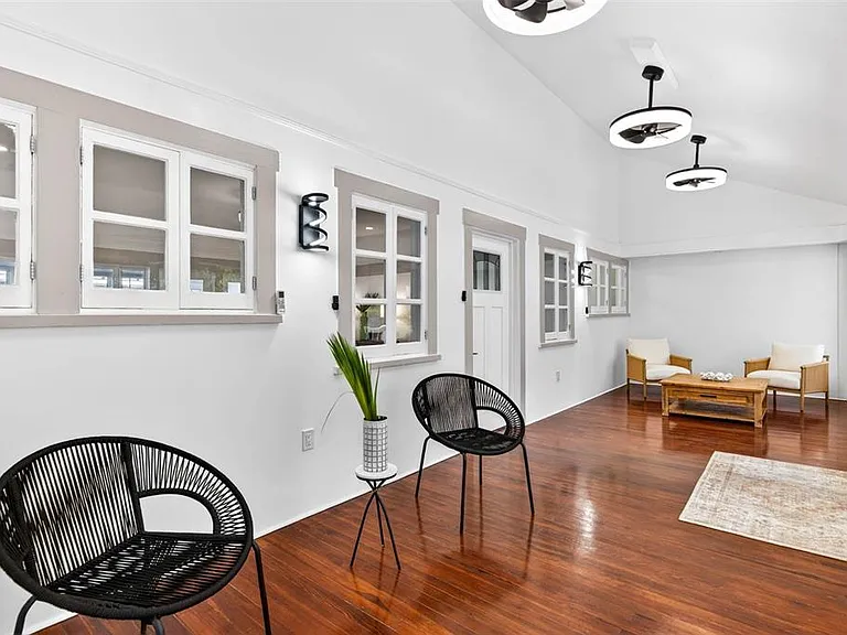 1330 Cherry St NE — Photo 4