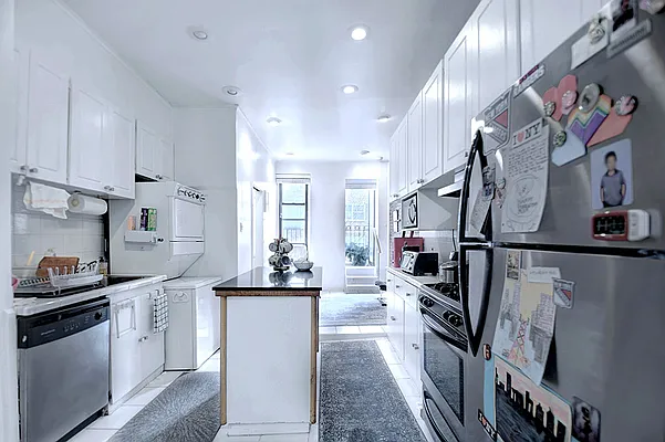 Rented by Urbane Brokerage | media 34