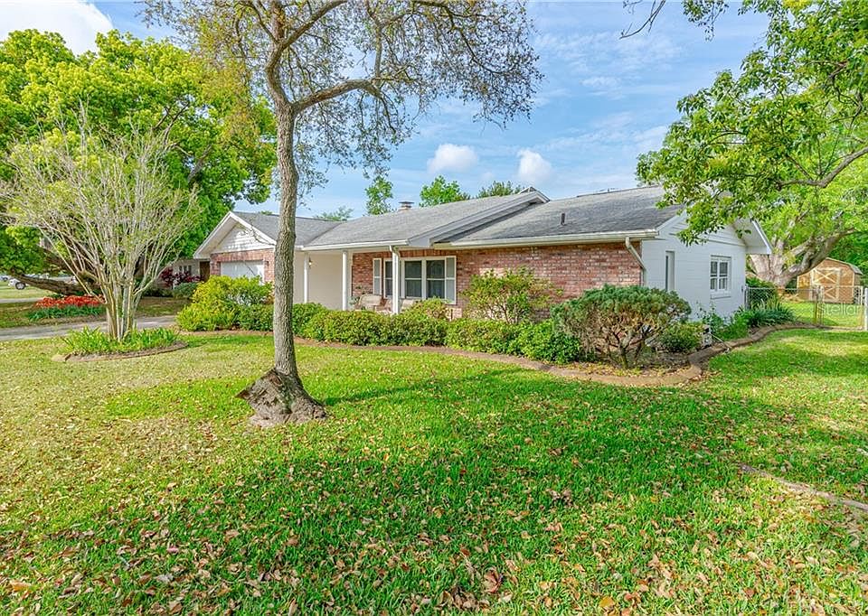 1st image of 34 Woodlake Dr