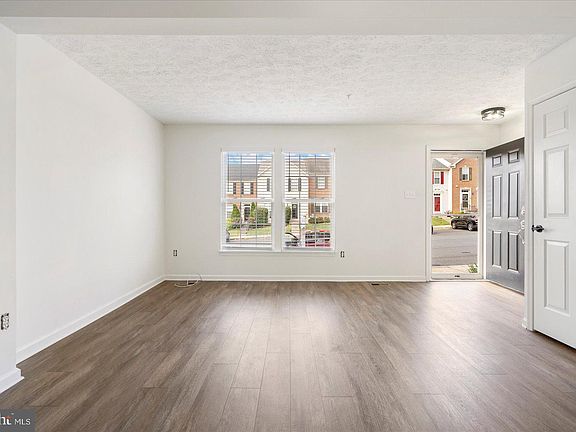 4th image of 1019 Jeanett Way