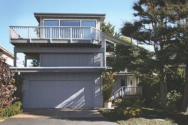 1st image of 647 Bayview Dr