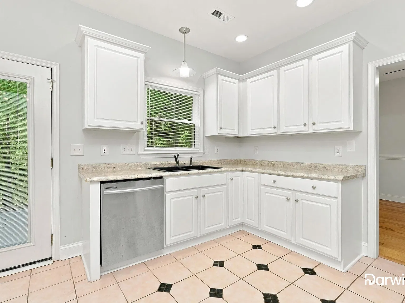 3 bed, 2.5 bath, 1524 sqft, $1,715 — Photo 2