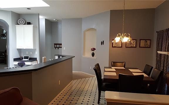 3rd image of 1327 Calvert Dr
