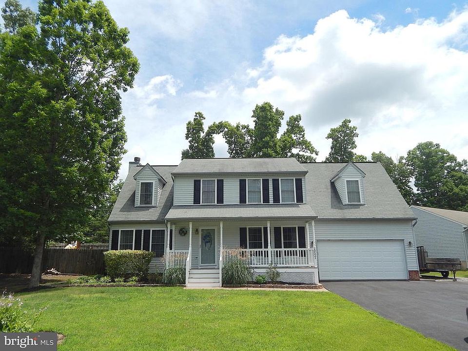 Welcome Home! One-owner beauty w/4 BR, 2.5 Baths.