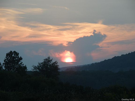 4th image of Gregory Hollow Road