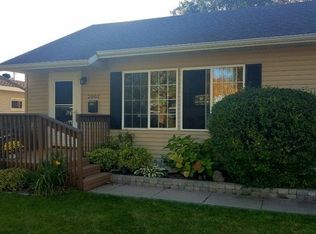 2002 Chestnut St, Grand Forks, ND 58201