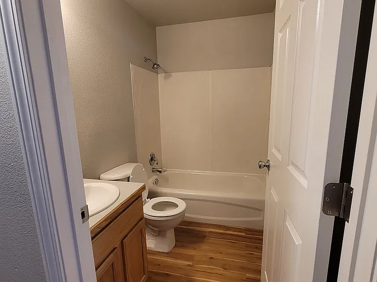 3200 Robinhood Loop — Photo 11