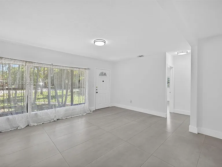 17150 NE 18th Ave — Photo 28