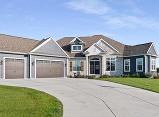 1662 Whistling Hill Cir, Hartland, WI 53029