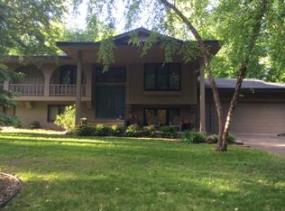 4148 Hillcrest Rd, Deephaven, MN 55391