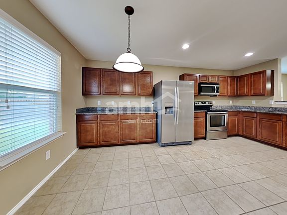 3rd image of 404 Silver Leaf Dr