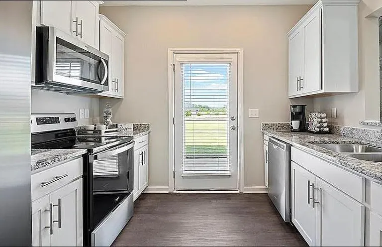 7104 N Mills Rd — Photo 37