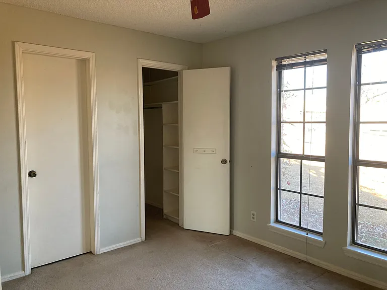 w/Walk-in Closet and half bath access