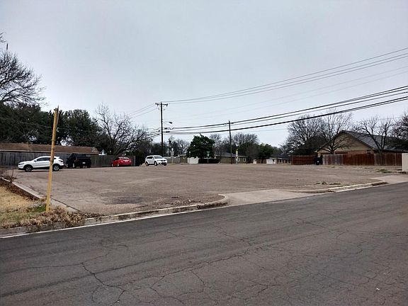 4th image of 405 Estates Dr
