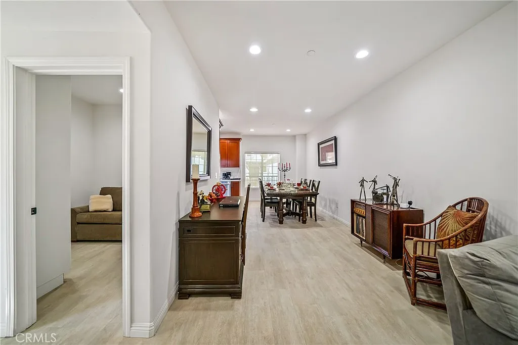 4 bed, 4.5 bath, 2278 sqft, $4,100 — Photo 4