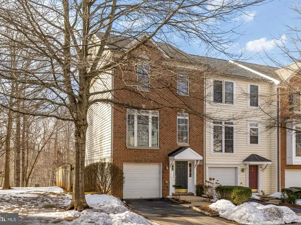 4110 Fairfax Center Creek Dr, Fairfax, VA 22030