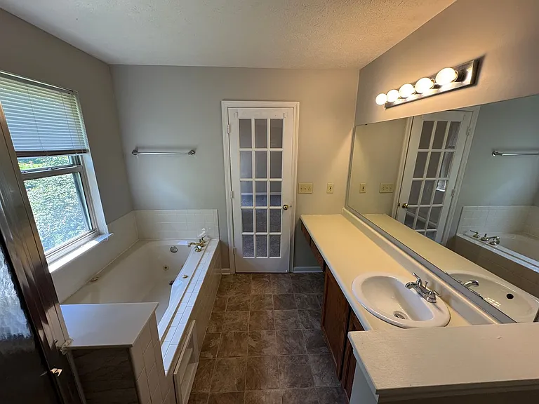 5538 N Meadow Dr — Photo 37