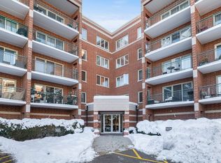 6461 W Warner Ave APT 517, Chicago, IL 60634