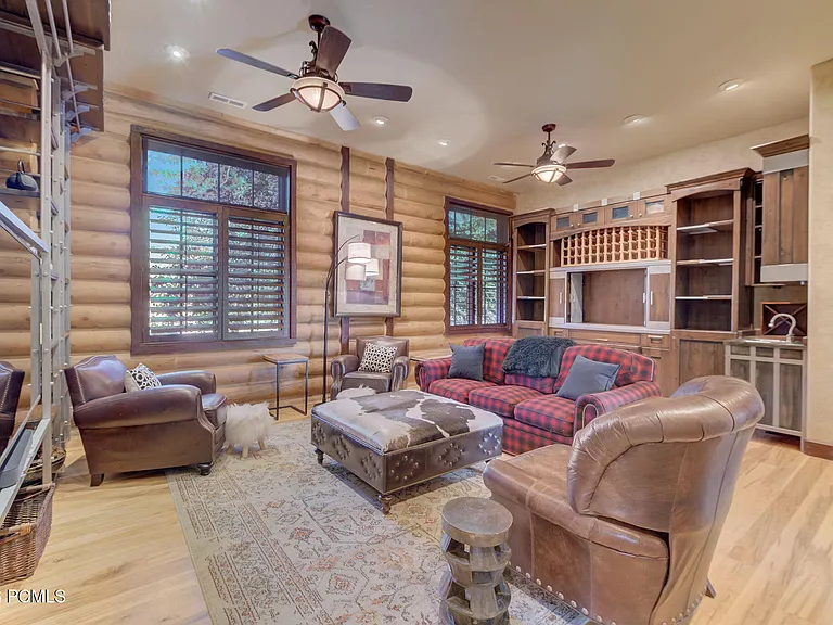 715 Aspen Ln — Photo 6