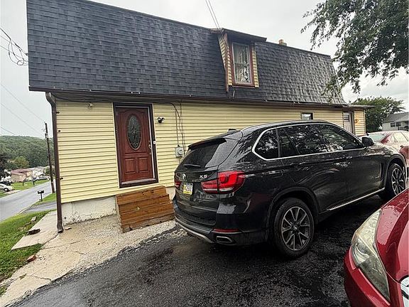 4th image of 1602 Maumee Ave