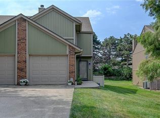 231 SW Pinetree Ln, Lees Summit, MO 64063