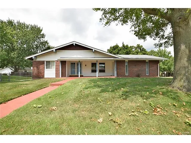 3033 New Castle Dr photo 1