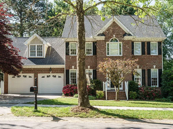 105 Kenmont Dr, Holly Springs, NC 27540